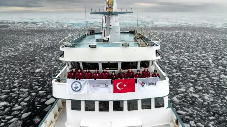 Bakan Kacır: 6. Ulusal Arktik Bilimsel Araştırma Seferi ekibi Kuzey Kutbu'ndaki deniz