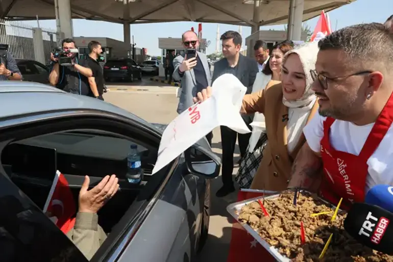Bakan Göktaş Kapıkule'de gurbetçileri karşıladı