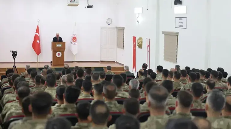 Bakan Güler'den KKTC 14. Zırhlı Tugay Komutanlığına ziyaret