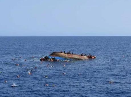 Arakanlı Müslümanları taşıyan iki tekne battı! 500'den fazla kişi kayıp