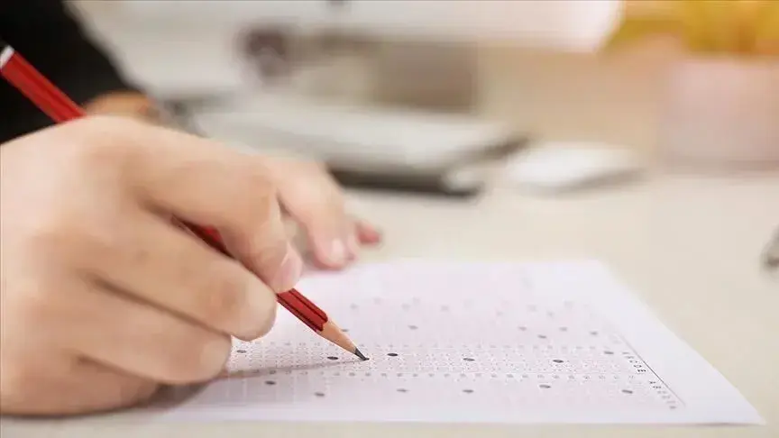 Bakan Bayraktar duyurdu! YKS’ye giren gençlere enerji bursu