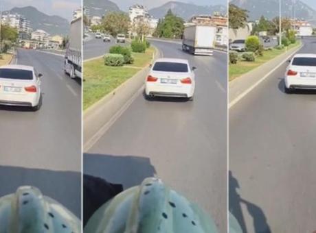 İtfaiyeye yol vermeyen sürücü kamerada! Siren seslerine rağmen sol şeridi kapattı