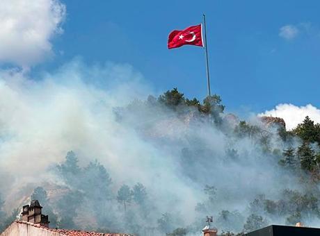 Tarihi Kütahya Kalesi'nde çıkan yangın kontrol altına alındı