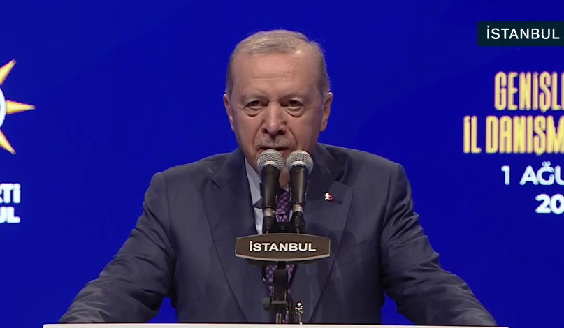 Üç belediye başkanı AK Parti'ye katıldı