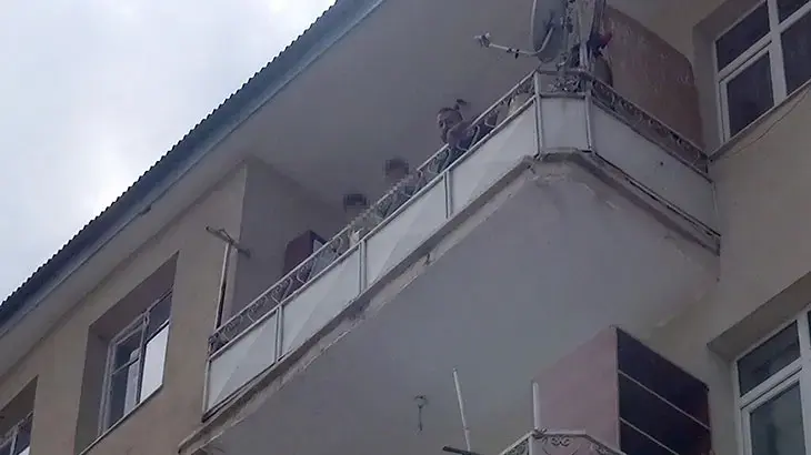 Eşini boşanmaktan vazgeçirmek için 2 çocuğunu alıkoydu! Gözaltına alındı