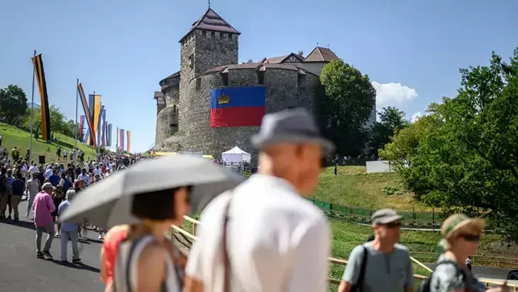 Liechtenstein hanedana cinsiyet eşitliğini getirdi