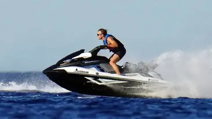 Macron'un Jet Ski'li fotoğrafı Fransa'yı karıştırdı!
